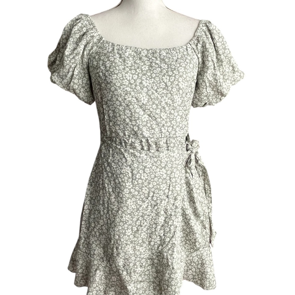 Trixxi Floral Print Puff Sleeve Faux Wrap Dress Juniors M Dainty Coquette NWT